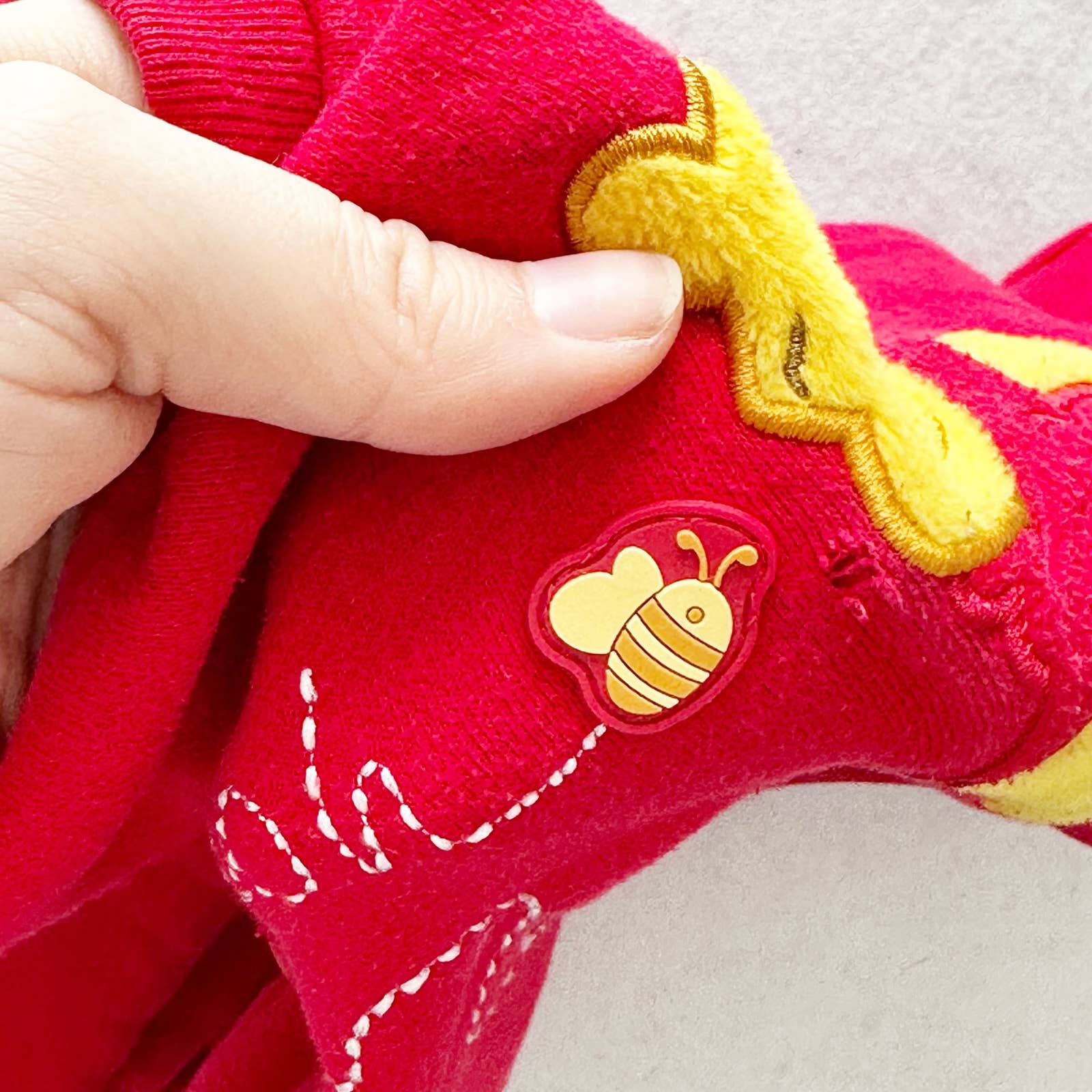 Vintage Disney Store Pooh and Bees Sweatshirt: 4/5y - Yellow Clover Vintage Kids Clothes