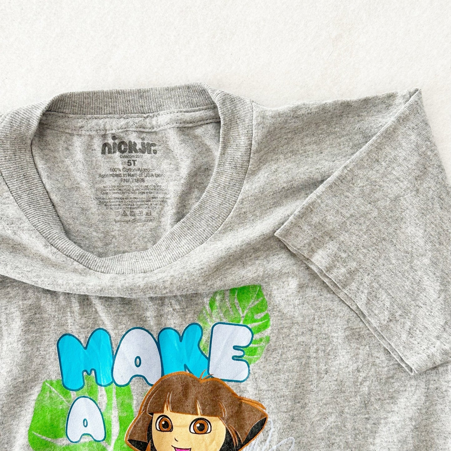 2012 Nick Jr. Dora and Boots Splash Graphic Tee: 8y? - Yellow Clover Vintage Kids Clothes