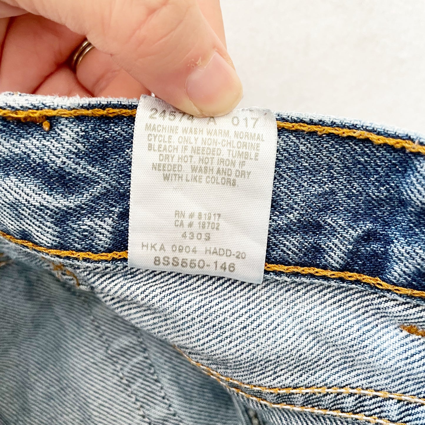 Y2K Levi’s 550 Slim Jeans