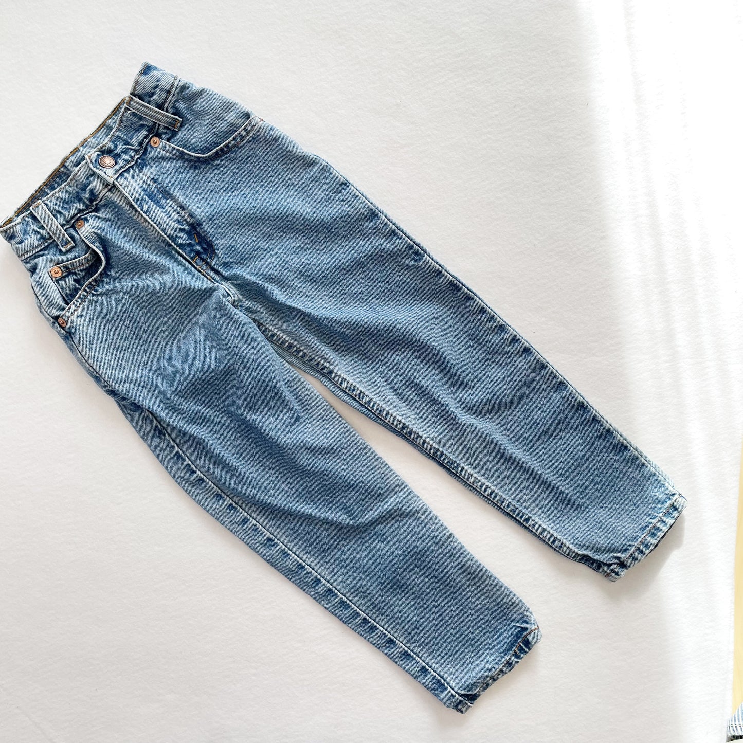 Levi’s Medium Wash 550 Orange Tab Jeans • 7 slim