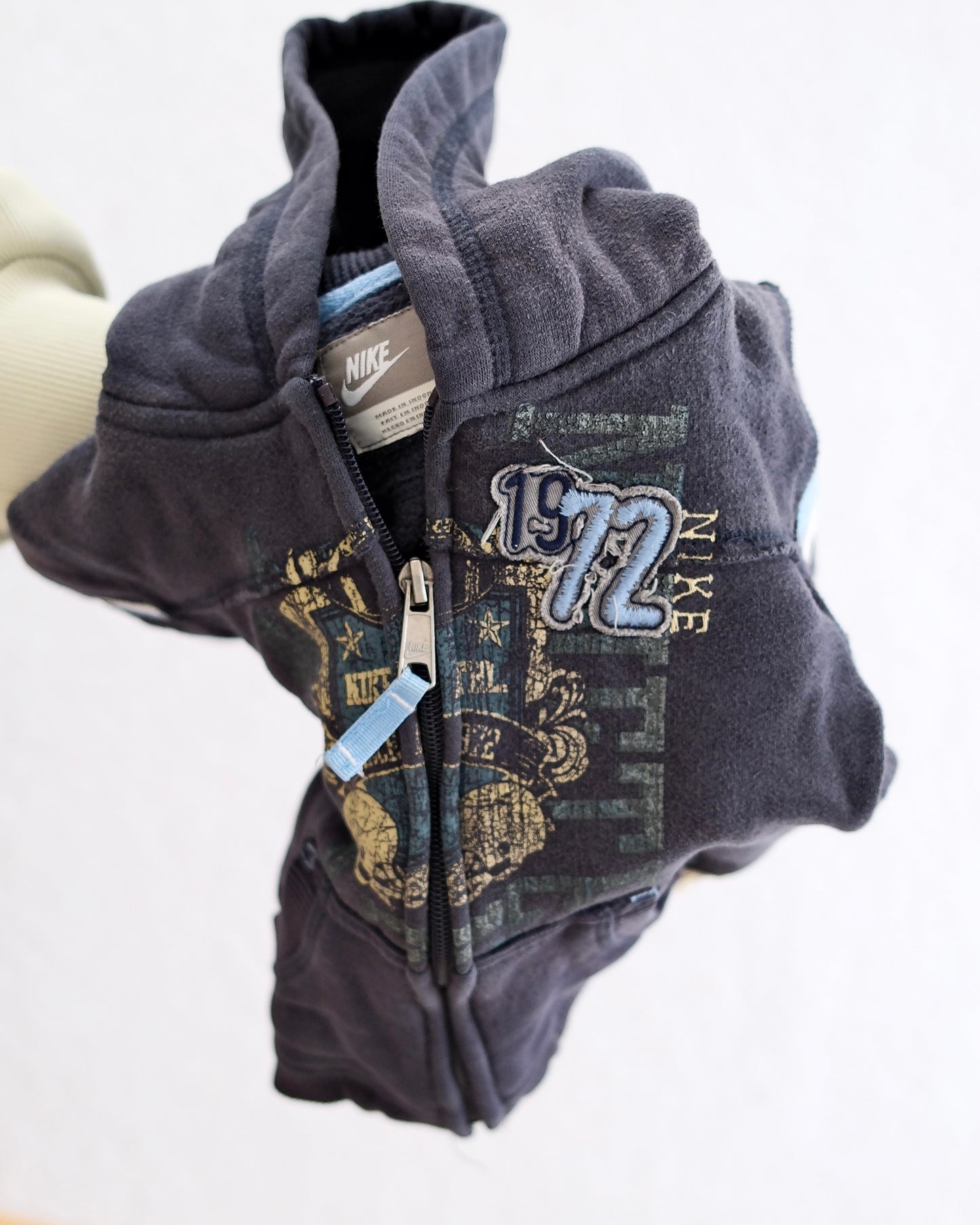Y2K Nike Charcoal Blue Graphic Sweatshirt: 18m