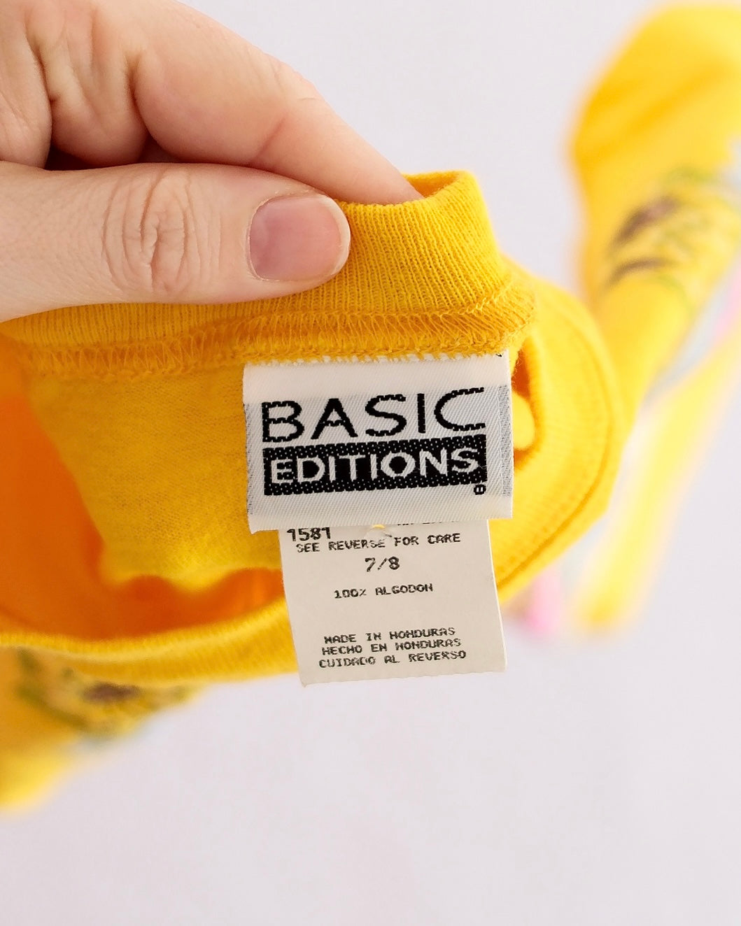 Vintage Yellow Teddy Bear Floral Kitchen Scene Kids T-Shirt: 7/8