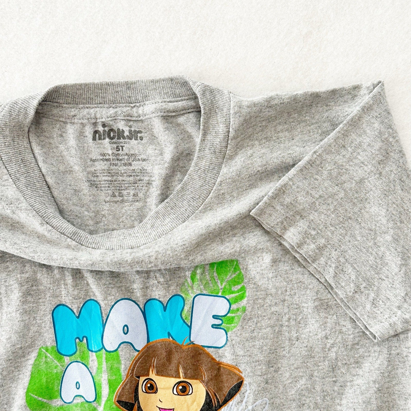 2012 Nick Jr. Dora and Boots Splash Graphic Tee: 8y? - Yellow Clover Vintage Kids Clothes