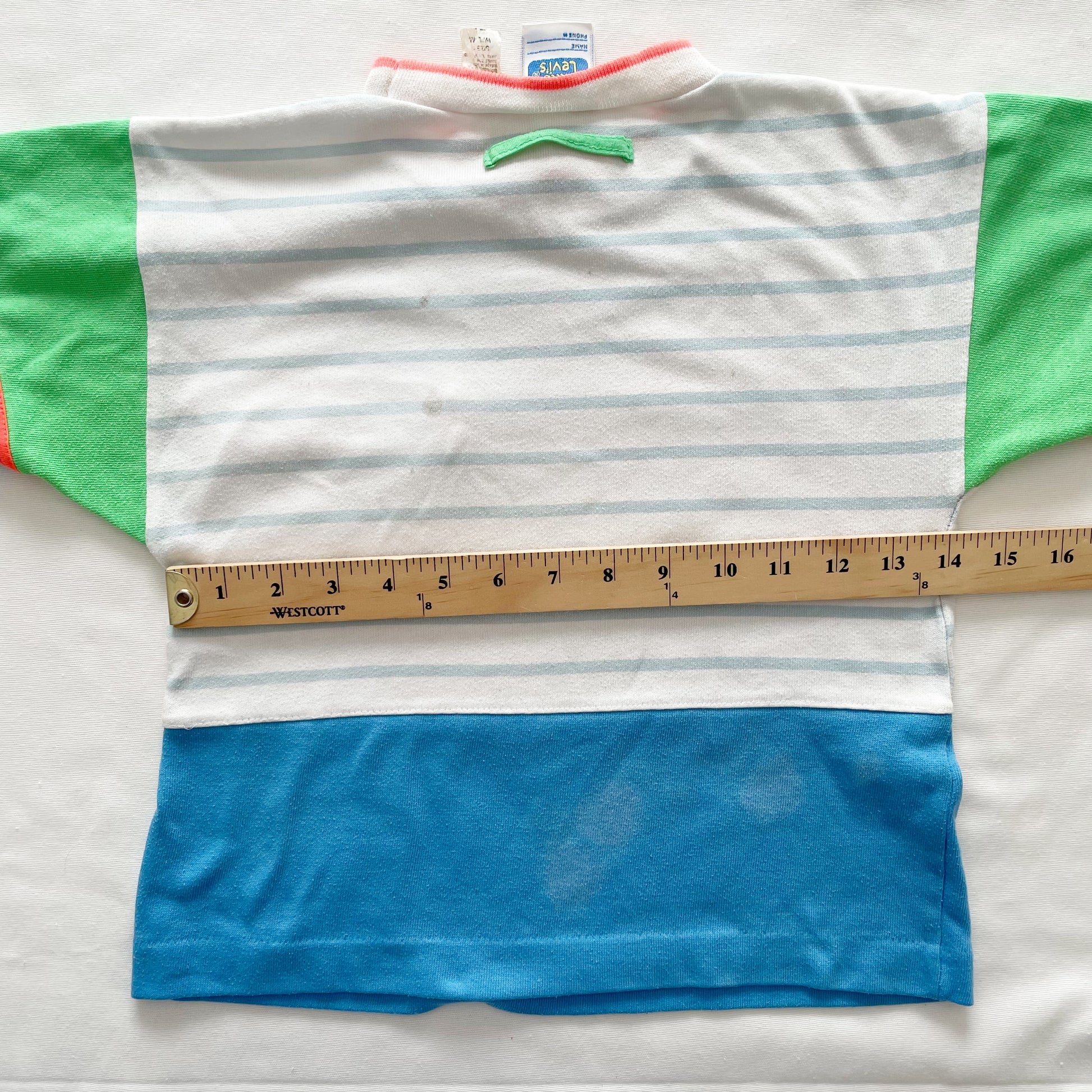 Levi’s Underwater Explorer Patches Tee • 7y? - Yellow Clover Vintage Kids Clothes