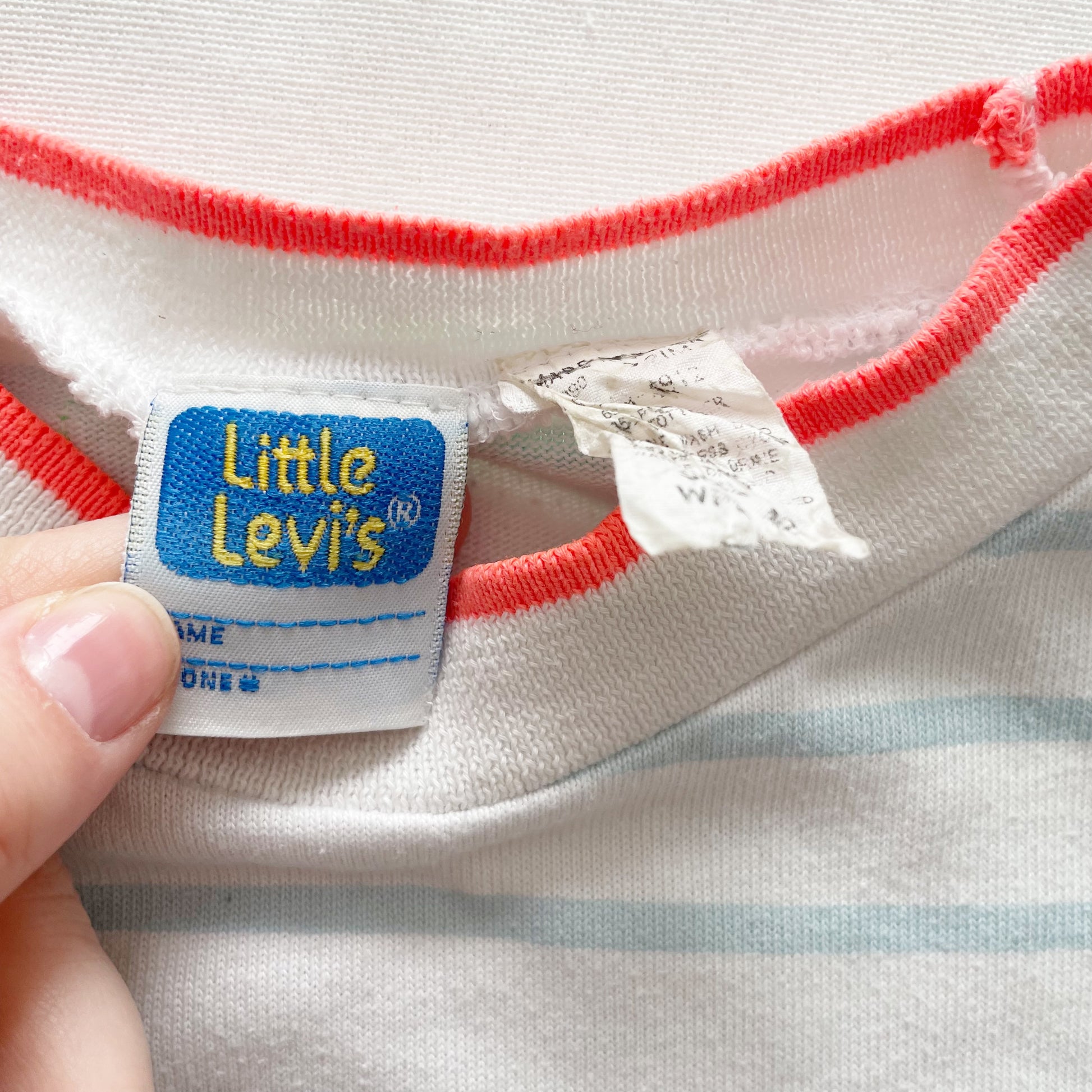 Levi’s Underwater Explorer Patches Tee • 7y? - Yellow Clover Vintage Kids Clothes