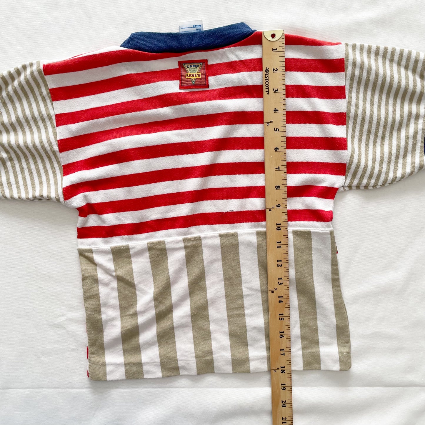 Levi’s Camper Patches Tee • 7y?