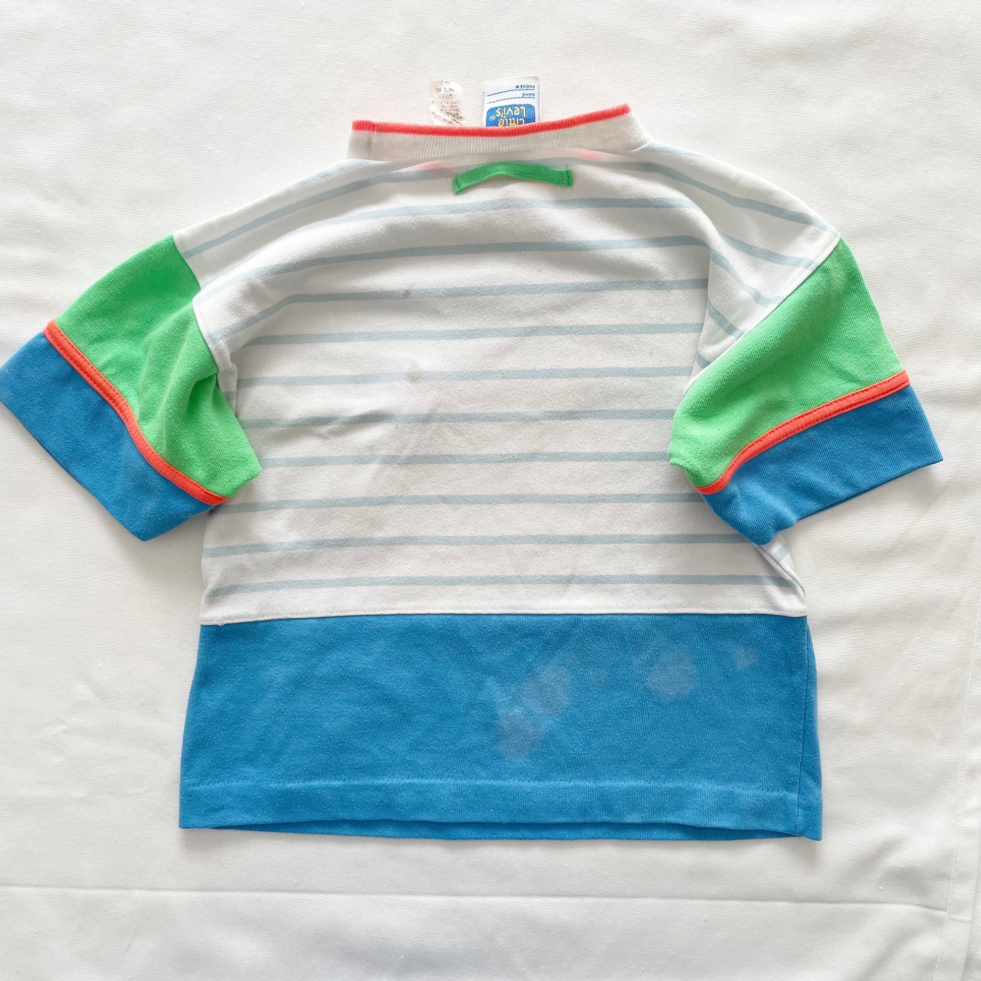 Levi’s Underwater Explorer Patches Tee • 7y? - Yellow Clover Vintage Kids Clothes