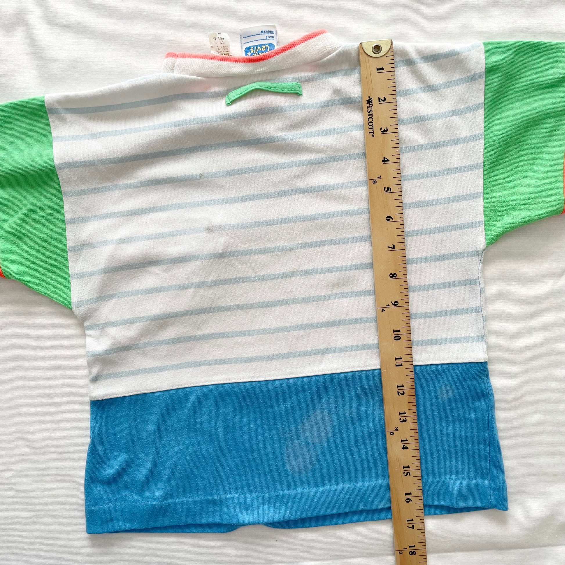 Levi’s Underwater Explorer Patches Tee • 7y? - Yellow Clover Vintage Kids Clothes