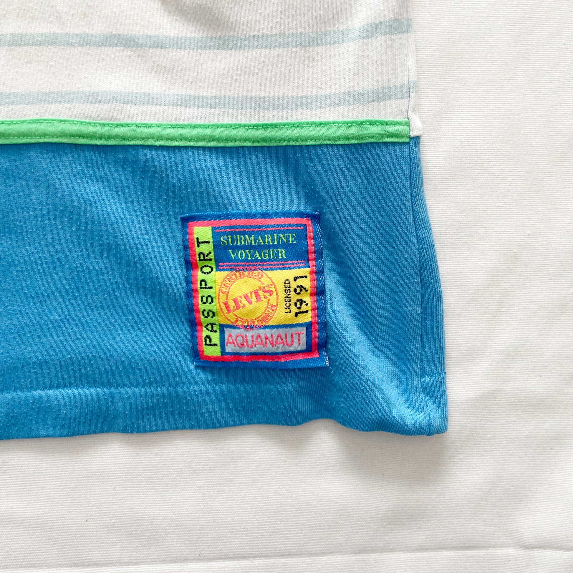 Levi’s Underwater Explorer Patches Tee • 7y? - Yellow Clover Vintage Kids Clothes